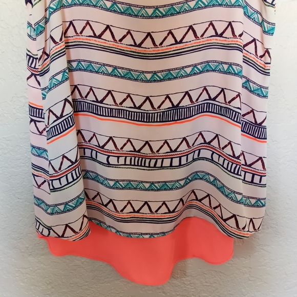 🛍 3/$12 MOA MOA Print Tank with Slit Back and Pink Underlay Size Medium - Picture 3 of 7